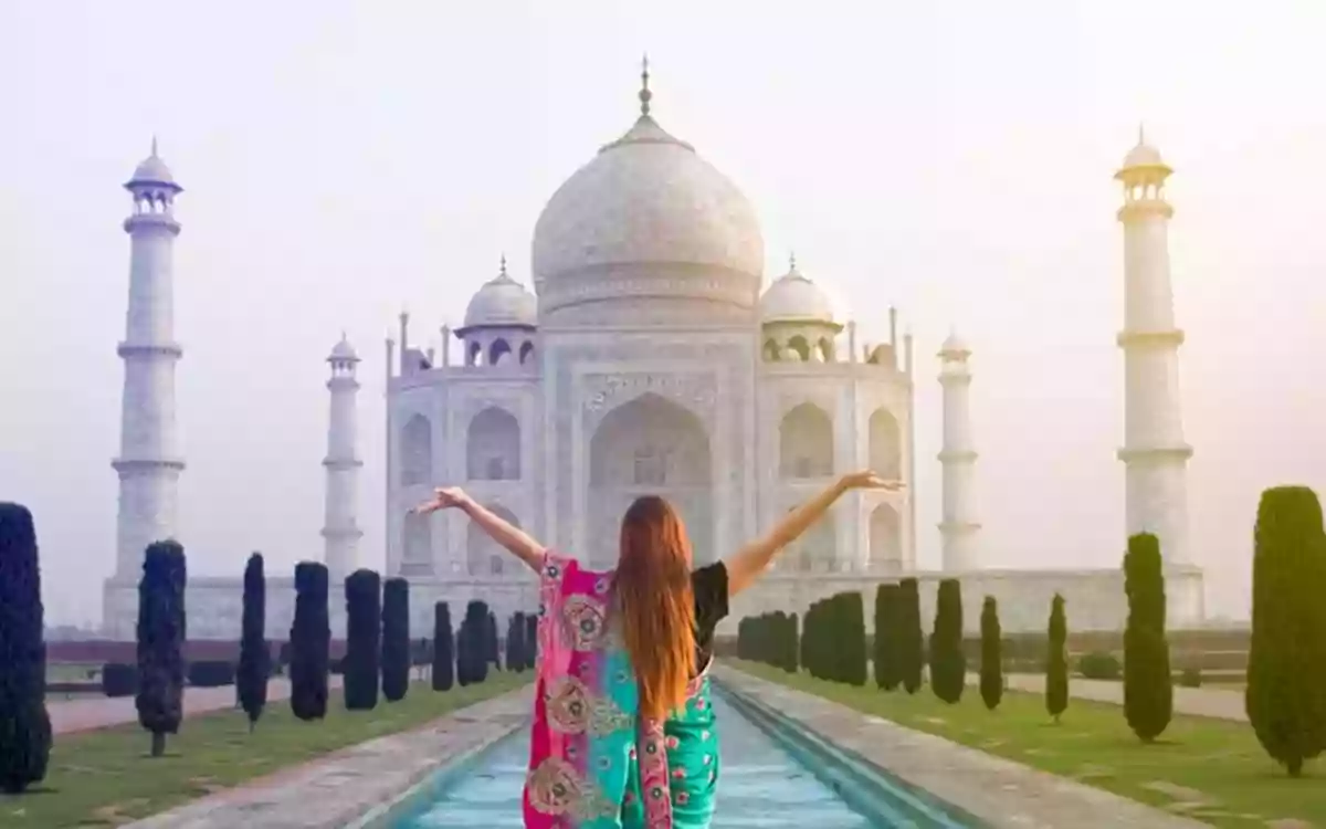 RisingCumilla.Com - Tourists visit the Taj Mahal in Agra