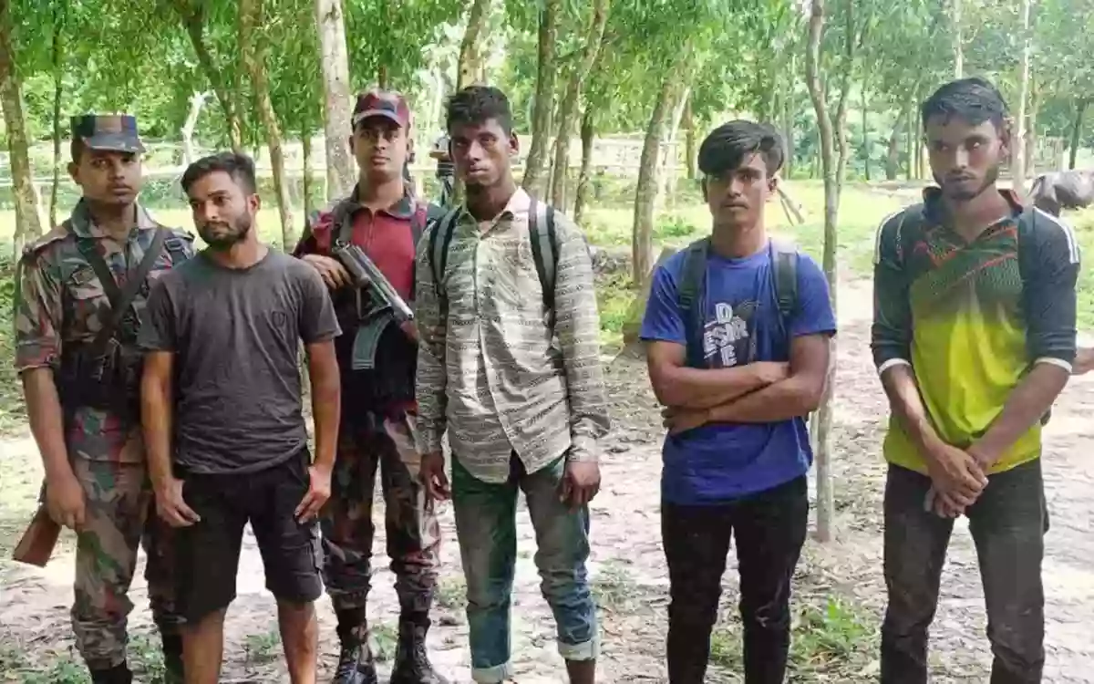 RisingCumilla.Com - Tried to go to India through Brahmanpara border in Comilla, 4 arrested