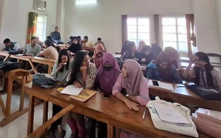 RisingCumilla.Com - University students doing class