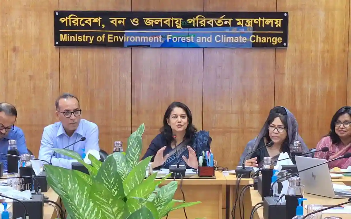 অক্টোবর থেকে সুপারশপে পলিথিন ও পলিপ্রপিলিন ব্যাগ ব্যবহার নিষিদ্ধ : পরিবেশ উপদেষ্টা