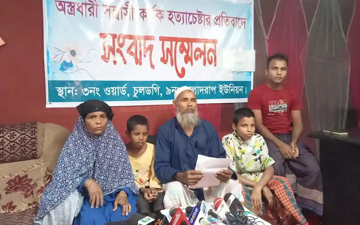 নোয়াখালীতে গৃহবধূকে কুরুচিপূর্ণ ইঙ্গিতের প্রতিবাদ করায় বাড়িঘরে হামলা-লুটপাট