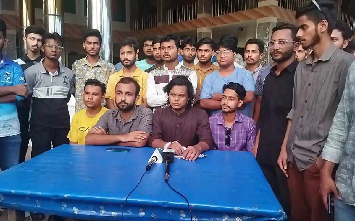 বরিশাল বিশ্ববিদ্যালয়ের শিক্ষার্থীদের ওপর কতিপয় সন্ত্রাসী হামলার বিচারদাবি