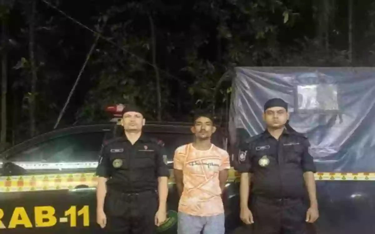 Rising Cumilla - 3 members of the same family died in a bus accident in Noakhali, the driver was arrested