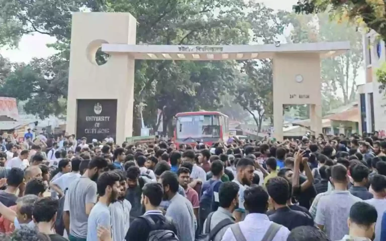 Rising Cumilla - Allegations of attack by Chhatra League-Youth League on students in CHITTAGONG UNIVERSITY