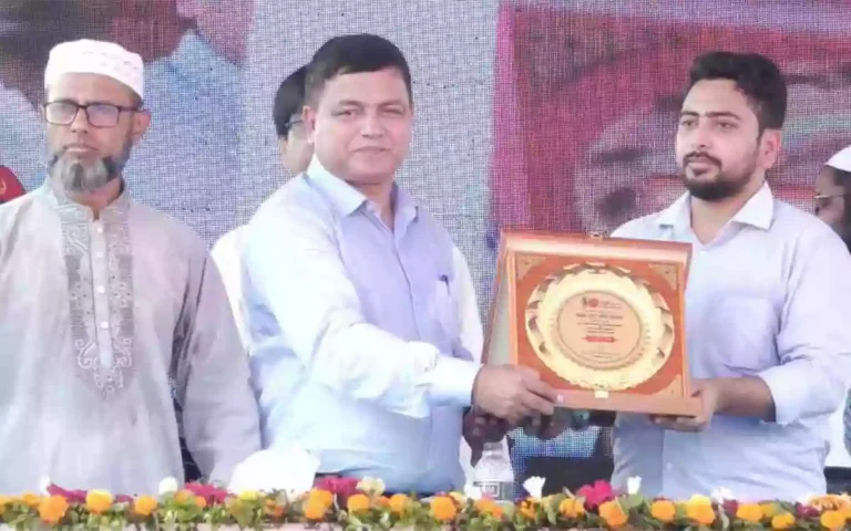 Rising Cumilla - Complaints about giving honor to Awami Dosar, denying honor to Nahid