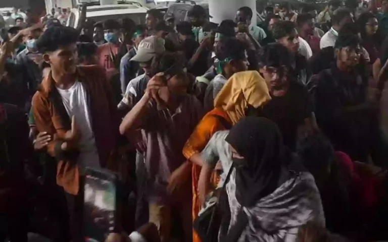 Rising Cumilla - Demonstration by entering the secretariat - 28 students released on bond, case against the rest