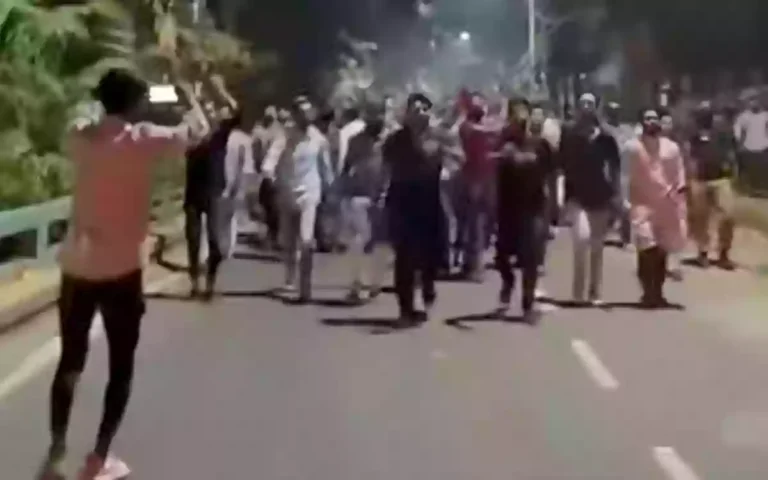 Rising Cumilla - In the middle of the night, the sudden march of the Chhatra League, the protest call of the anti-discrimination student movement