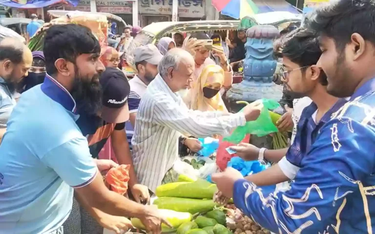 Rising Cumilla - In Cumilla, a market of everyday products at fair prices is going on under the initiative of students