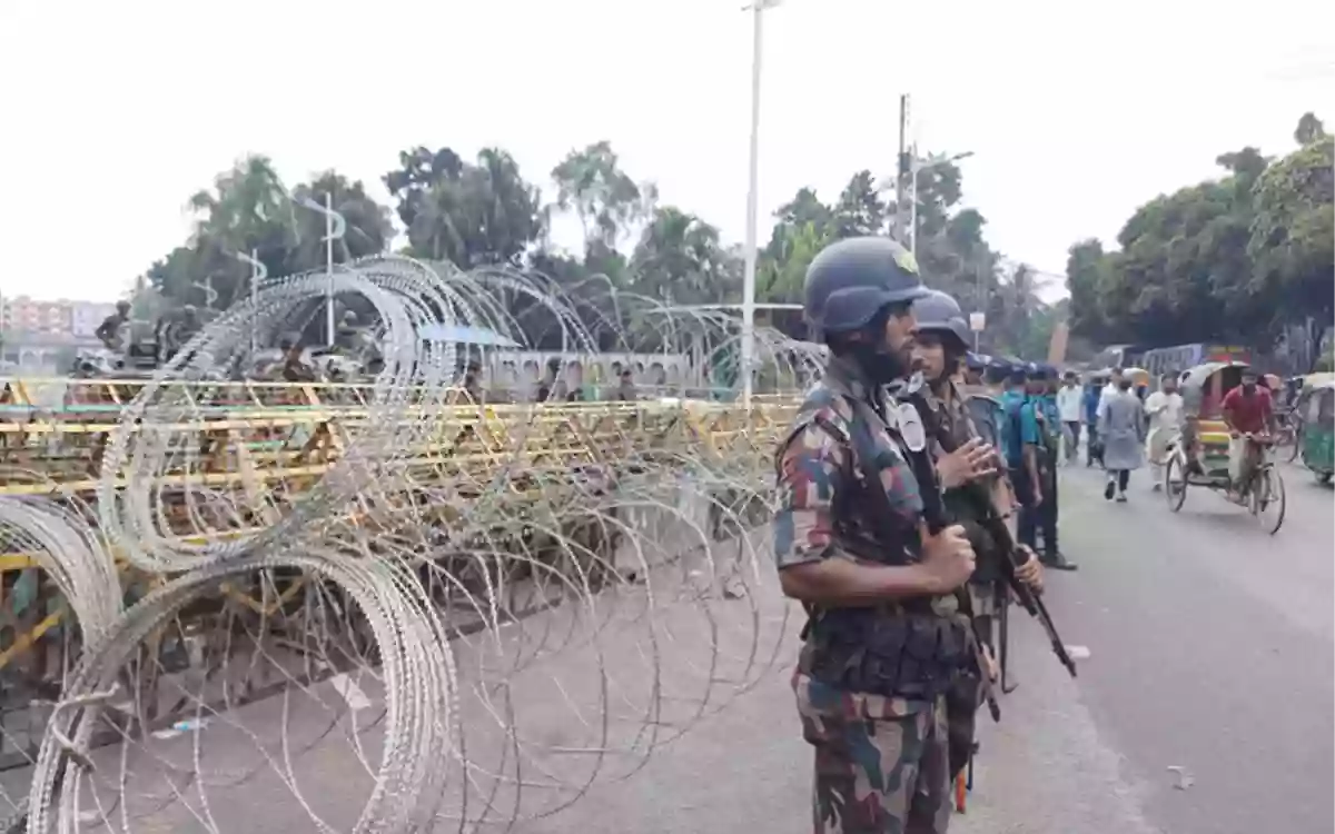 Rising Cumilla - Security has been beefed up in Bangabhaban area