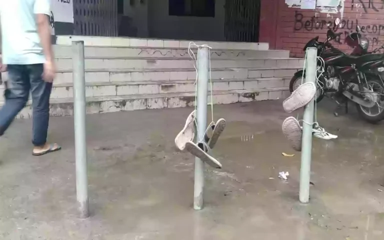 Rising Cumilla - Students are waiting with shoe garlands for BCL leaders and activists