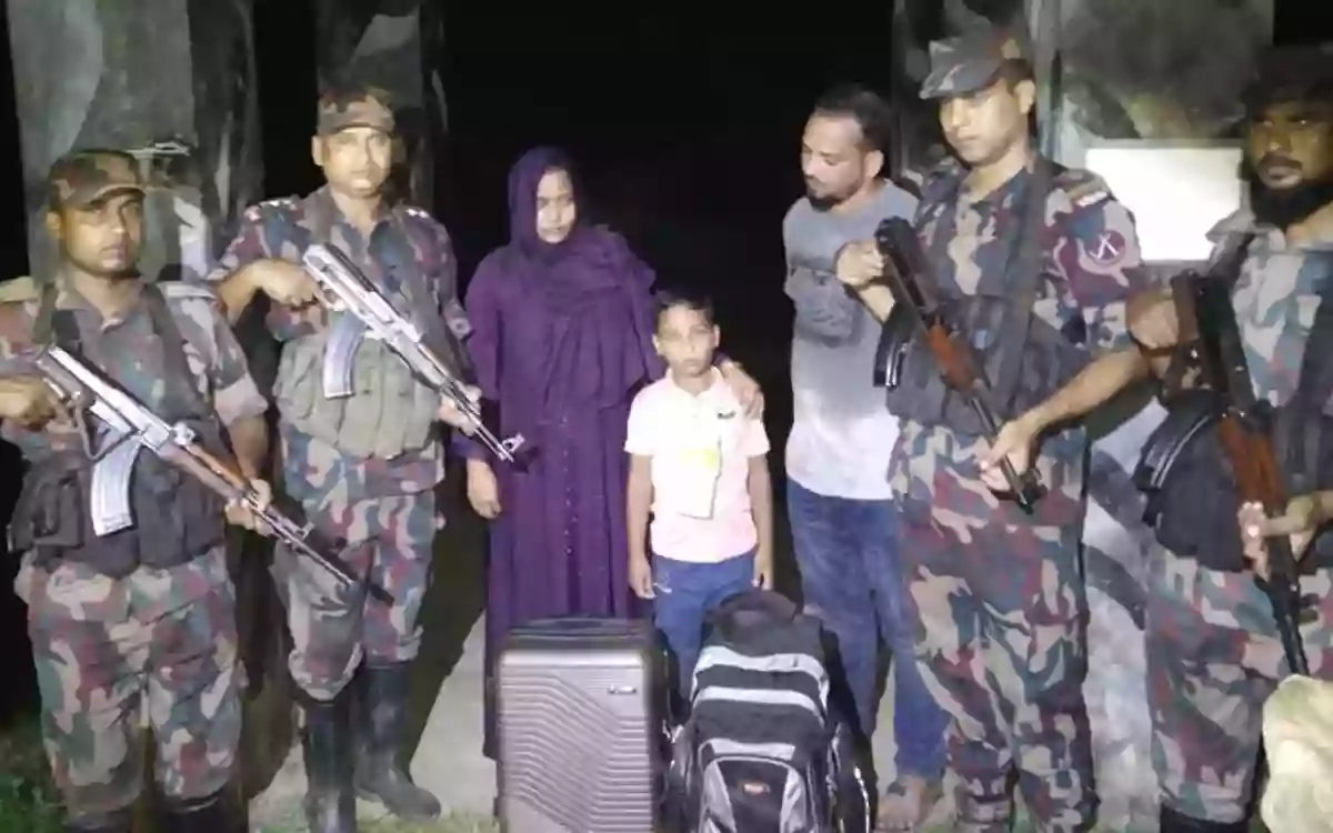 Rising Cumilla - Three Indian nationals who infiltrated the Comilla border were detained