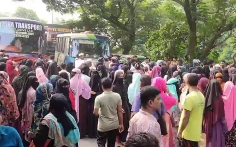 Rising Cumilla - Workers' protest blocking the highway, traffic jam on both Dhaka-Comillamukhi lanes