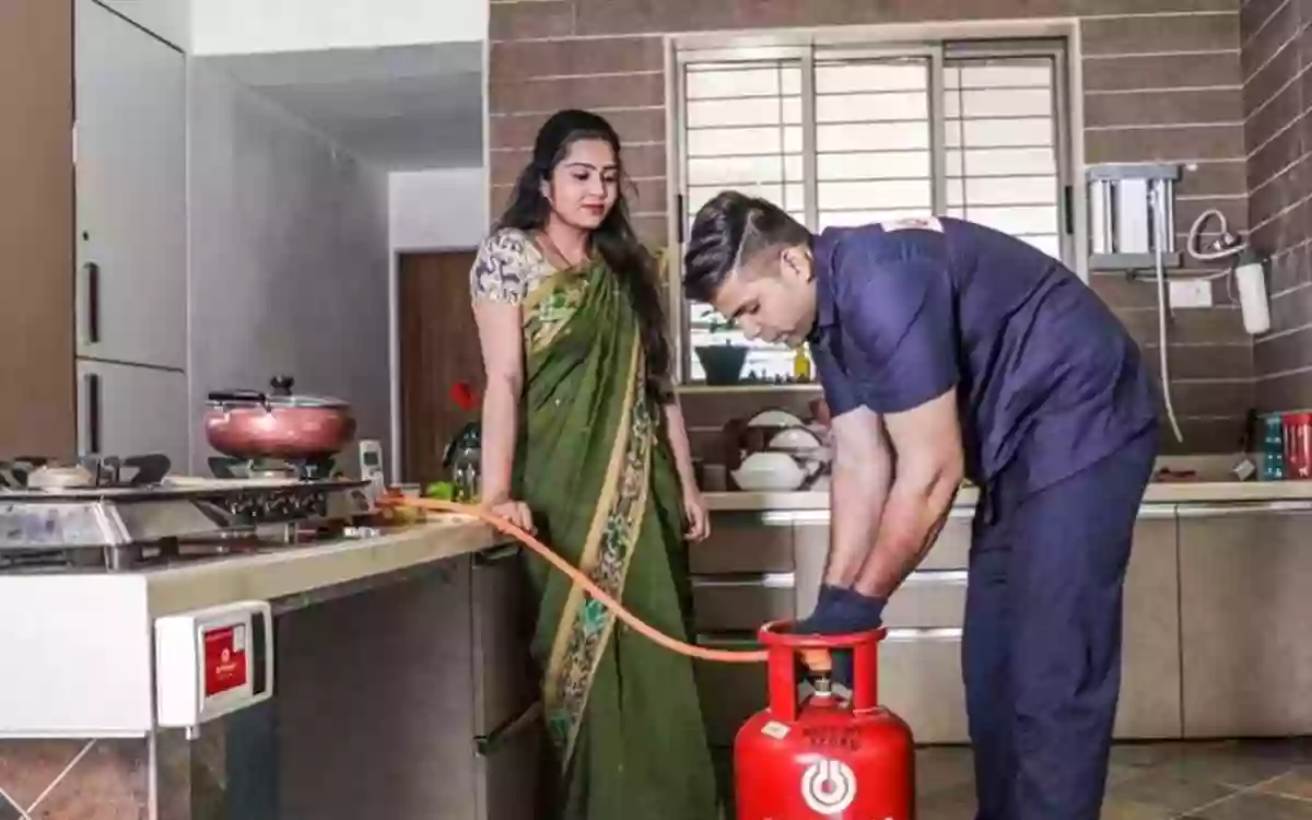 Rising Cumilla.Com - Cooking in cylinder gas