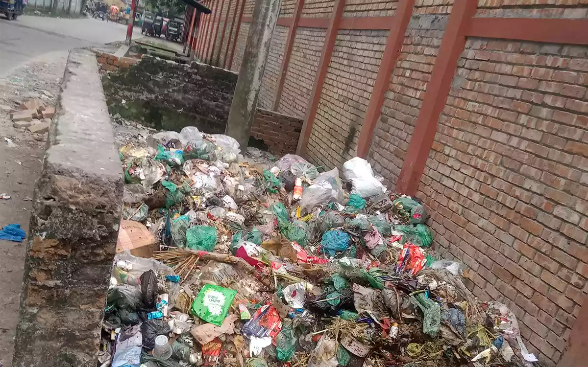 RisingCumilla - Cumilla Kotbari Heaps Of Garbage Ore Cousing Suffering To People