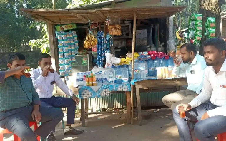 ব্রাহ্মণপাড়ায় তেঁতুল চায়ের স্বাদ নিতে ছুটে আসছেন মানুষ