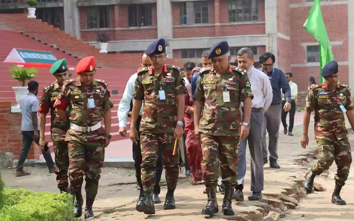 Rising Cumilla - GOC of Army's 33 Infantry Division visited Bangladesh Army International University of Science and Technology (BAIUST)