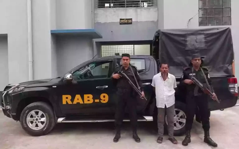 Rising Cumilla - Notorious drug dealer Moni arrested in RAB operation in Cumilla