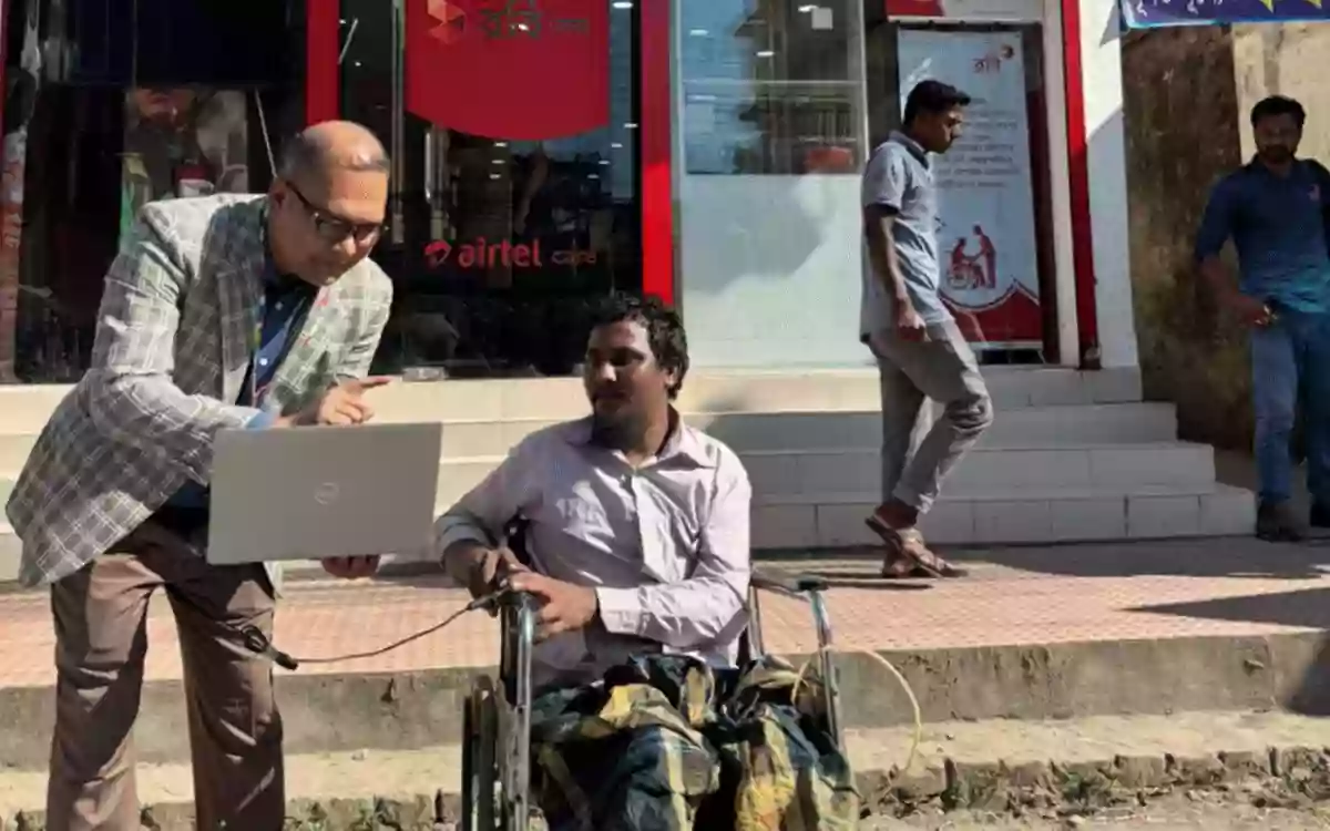 Rising Cumilla - Robi launched new service for speech and hearing impaired customers