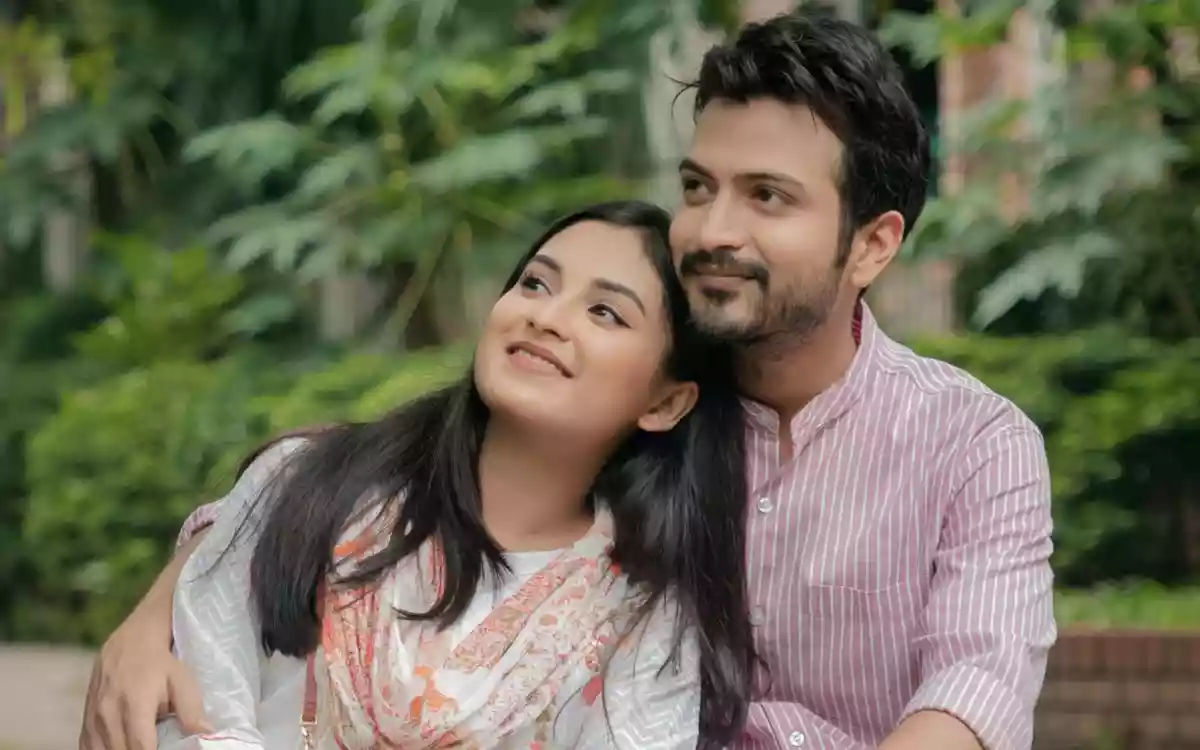 Modellar bilan gangbang porno Maftunkor estrada yulduzlarining minutlarini tomosha qiling