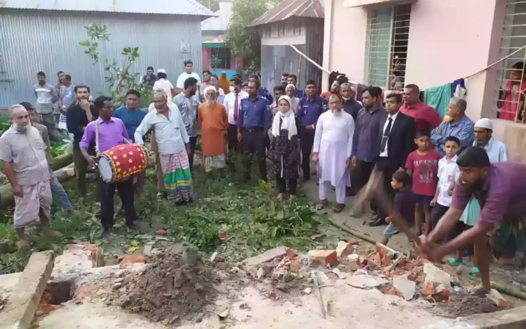 Rising Cumilla - The Magistrate explained to the real owner of about 53 hundred plots in Cumilla by the order of the court