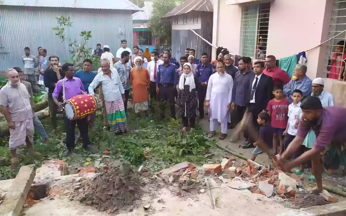 Rising Cumilla - The Magistrate explained to the real owner of about 53 hundred plots in Cumilla by the order of the court