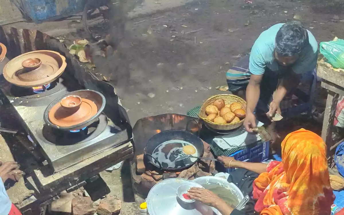 Rising Cumilla - pie seller