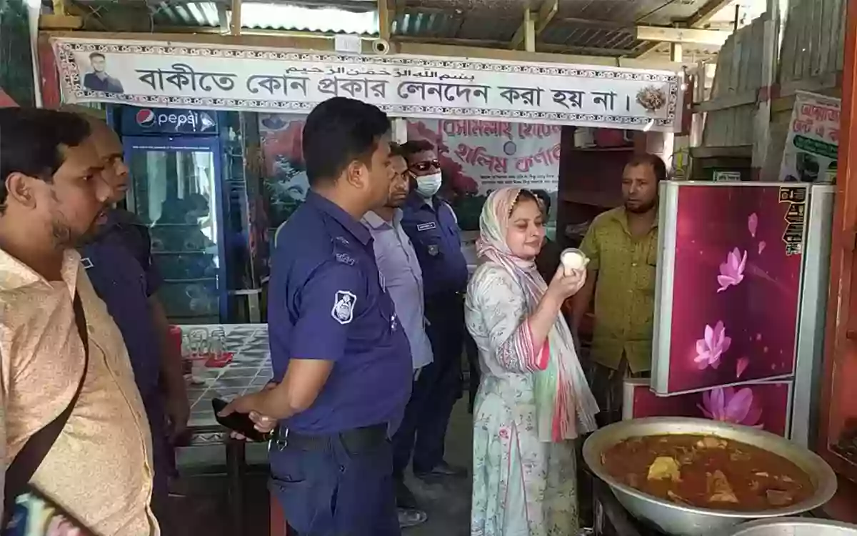 RisingCumilla.Com - In Cumilla three bus-motorcycles and one restaurant were fined cash