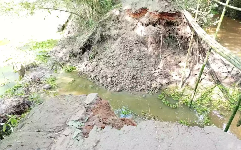 RisingCumilla.Com - When the road collapsed, the suffering of about 20 thousand people in Brahmanpara of Cumilla was extreme