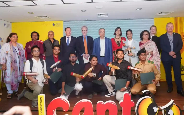 তরুণদের দুর্নীতিবিরোধী বার্তা ছড়াতে টিআইবির কার্টুন প্রদর্শনী