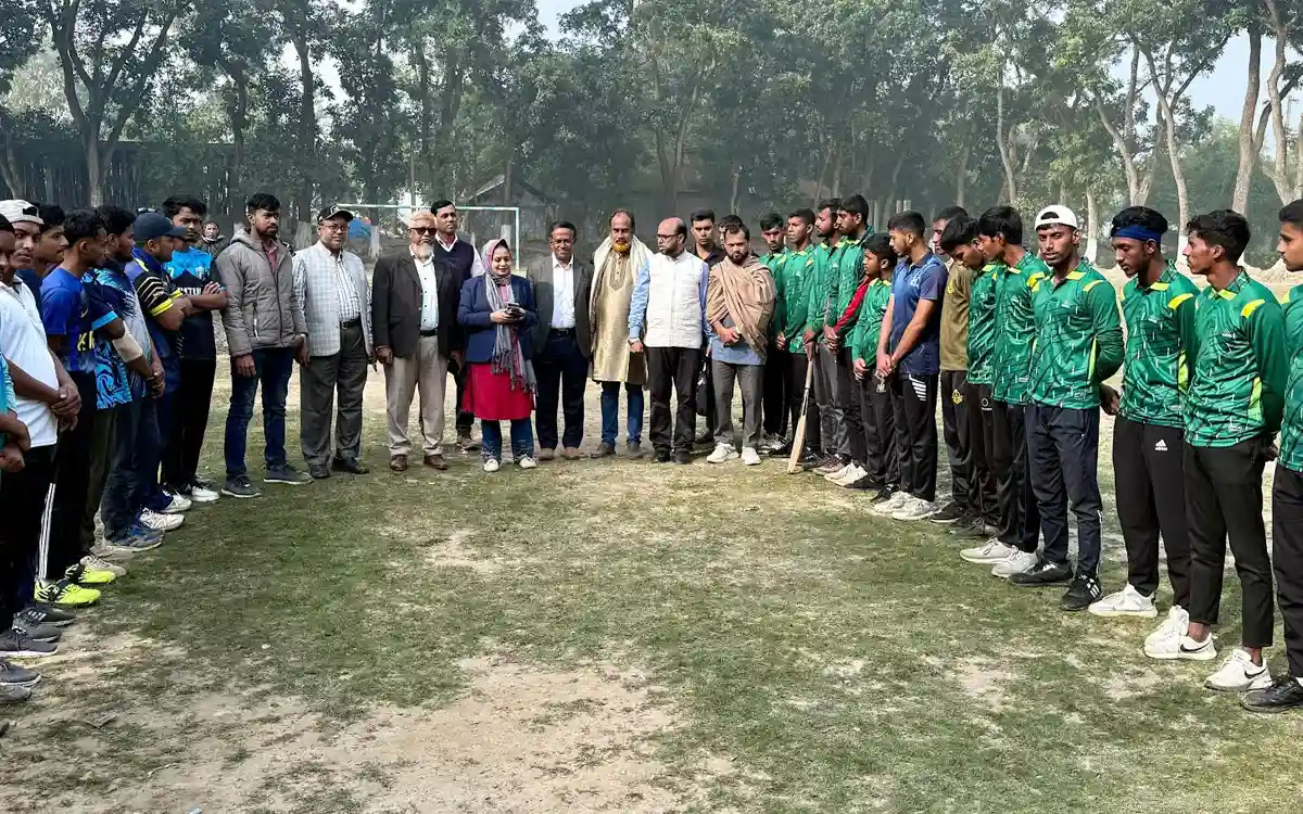 ব্রাহ্মণপাড়ায় বিজয় দিবস ক্রিকেট টুর্নামেন্টের উদ্বোধন