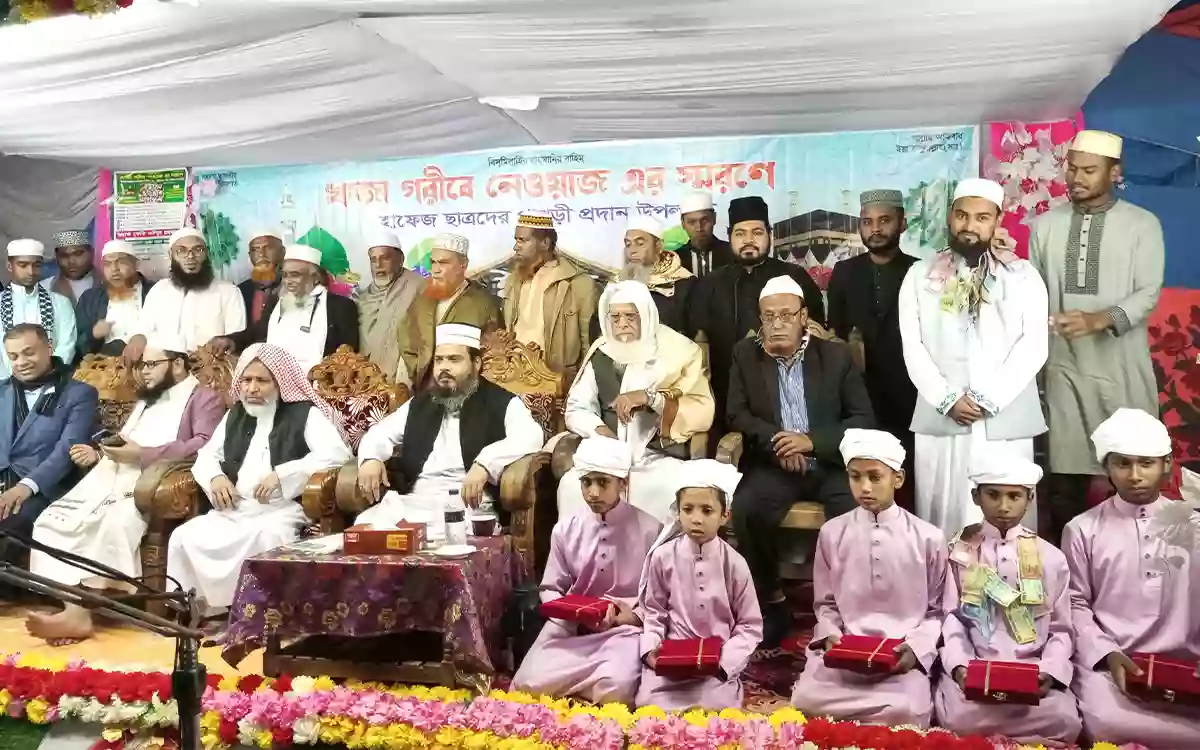 Rising Cumilla - Distribution of turbans to Hafeez students at Dr. Jasim Uddin Bhuiyan Daruchhunnah Madrasa, Brahmanpara, Comilla