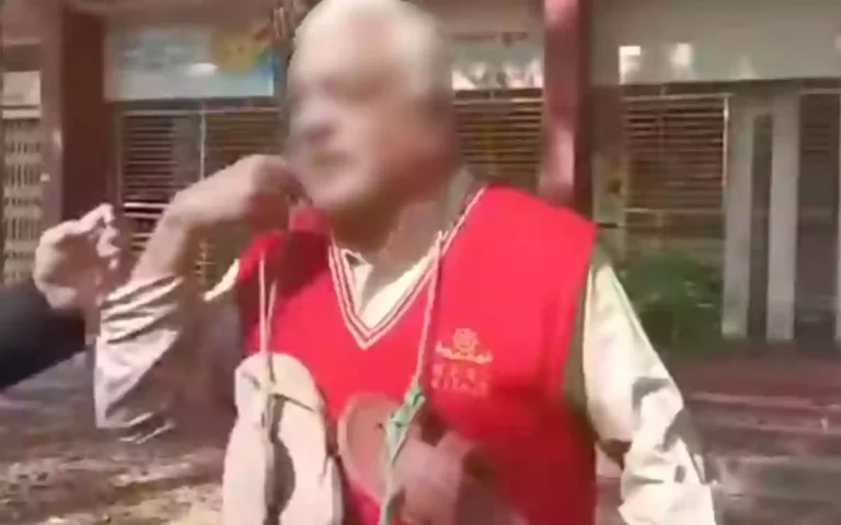 Rising Cumilla - Garland of shoes around freedom fighter's neck in Cumilla, video goes viral