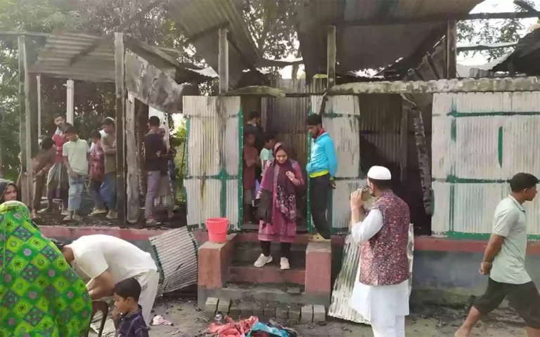 Rising Cumilla - House burned to ashes in fire in Comilla, loss of Tk 10 lakh