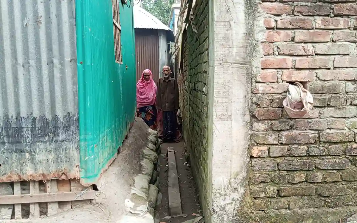 Rising Cumilla - The desperation of helpless families looking for a way to move