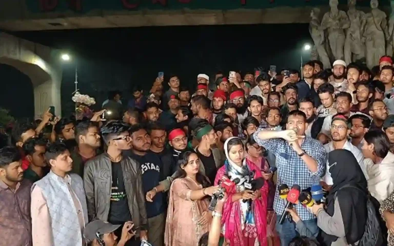 RisingCumilla - Dhaka University protested against the attack on the Assistant High Commission of Bangladesh