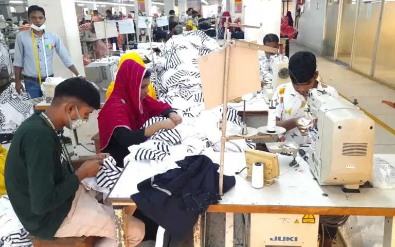 পোশাকশ্রমিকদের বার্ষিক বেতন বৃদ্ধি বা ইনক্রিমেন্ট ৯ শতাংশ নির্ধারণ করা হয়েছে। আগে যেখানে প্রতি বছর ৫ শতাংশ ইনক্রিমেন্ট দেওয়া হতো, এবার তাতে নিম্নতম মজুরির ৪ শতাংশ যুক্ত করা হয়েছে। এই ইনক্রিমেন্ট জানুয়ারি মাসের বেতনের সঙ্গে কার্যকর হবে।