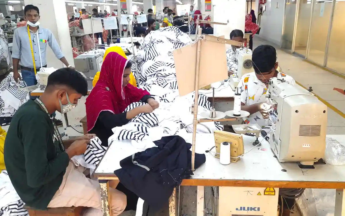 পোশাকশ্রমিকদের বার্ষিক বেতন বৃদ্ধি বা ইনক্রিমেন্ট ৯ শতাংশ নির্ধারণ করা হয়েছে। আগে যেখানে প্রতি বছর ৫ শতাংশ ইনক্রিমেন্ট দেওয়া হতো, এবার তাতে নিম্নতম মজুরির ৪ শতাংশ যুক্ত করা হয়েছে। এই ইনক্রিমেন্ট জানুয়ারি মাসের বেতনের সঙ্গে কার্যকর হবে।