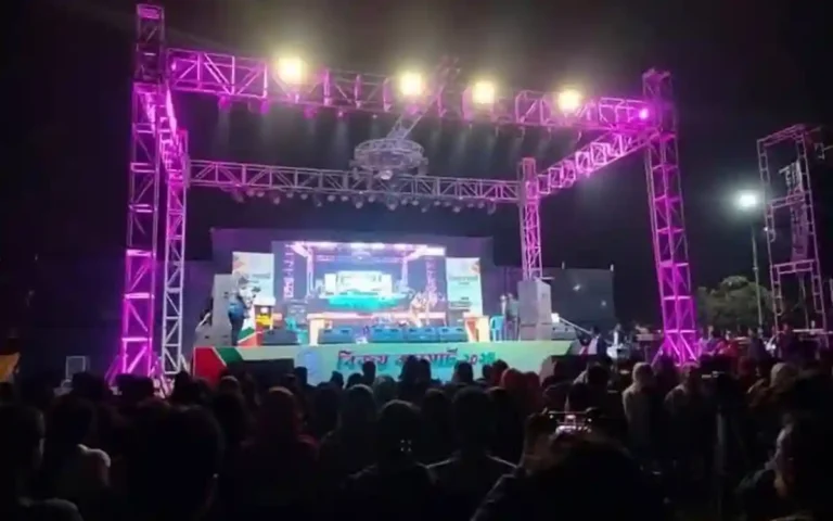 বেরোবিতে কনসার্ট, শিক্ষার্থী-জনতার ঢল