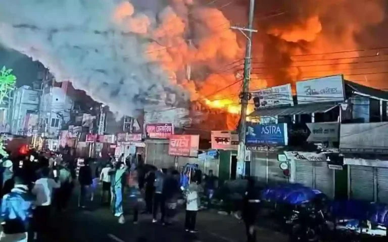 12 shops burnt down in Maijdi town of Noakhali