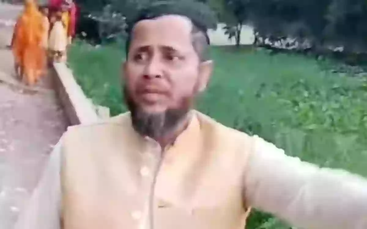 Allegation against the teacher for throwing the child into the pond while playing with sand in Comilla