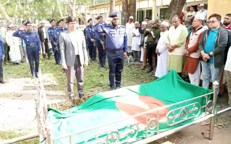 Burial of freedom fighter Sharafat Ali with state honor in Brahmanpara of Comilla completed