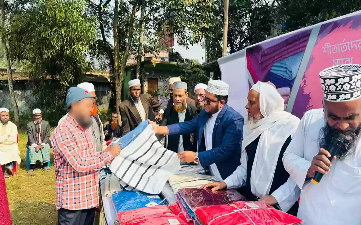 কুমিল্লার ব্রাহ্মণপাড়ায় অসহায়দের মাঝে শীতবস্ত্র বিতরণ