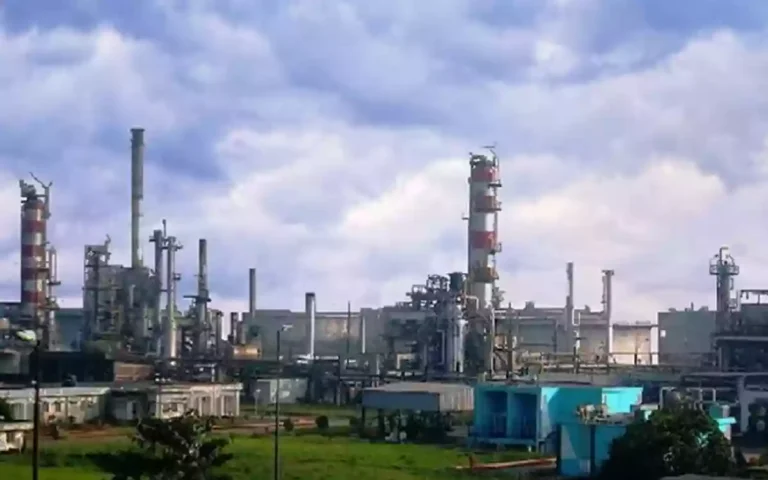 Oil refinery factory