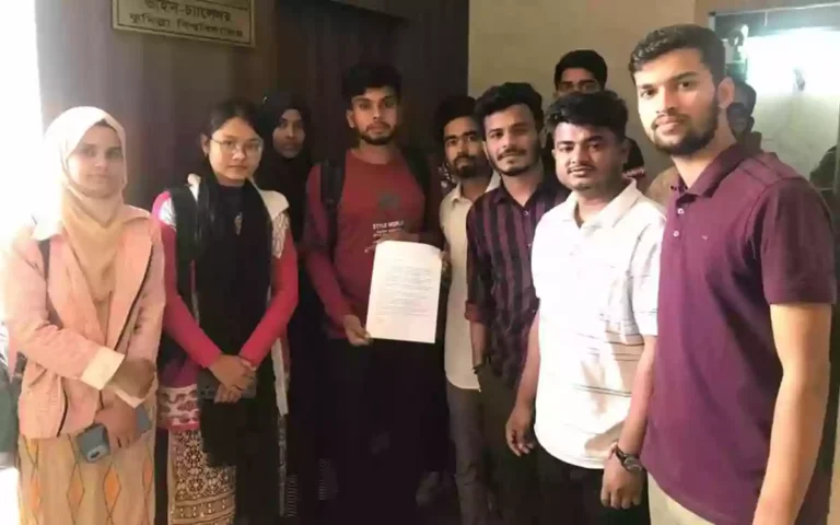 Providing a memorandum to the Vice-Chancellor of Comilla University to provide buses towards Dhaka
