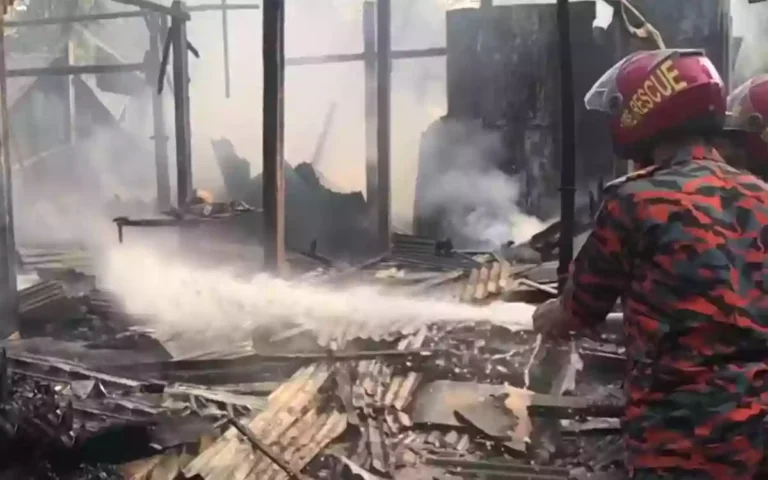 Several houses were burnt to ashes in Laksam, Comilla