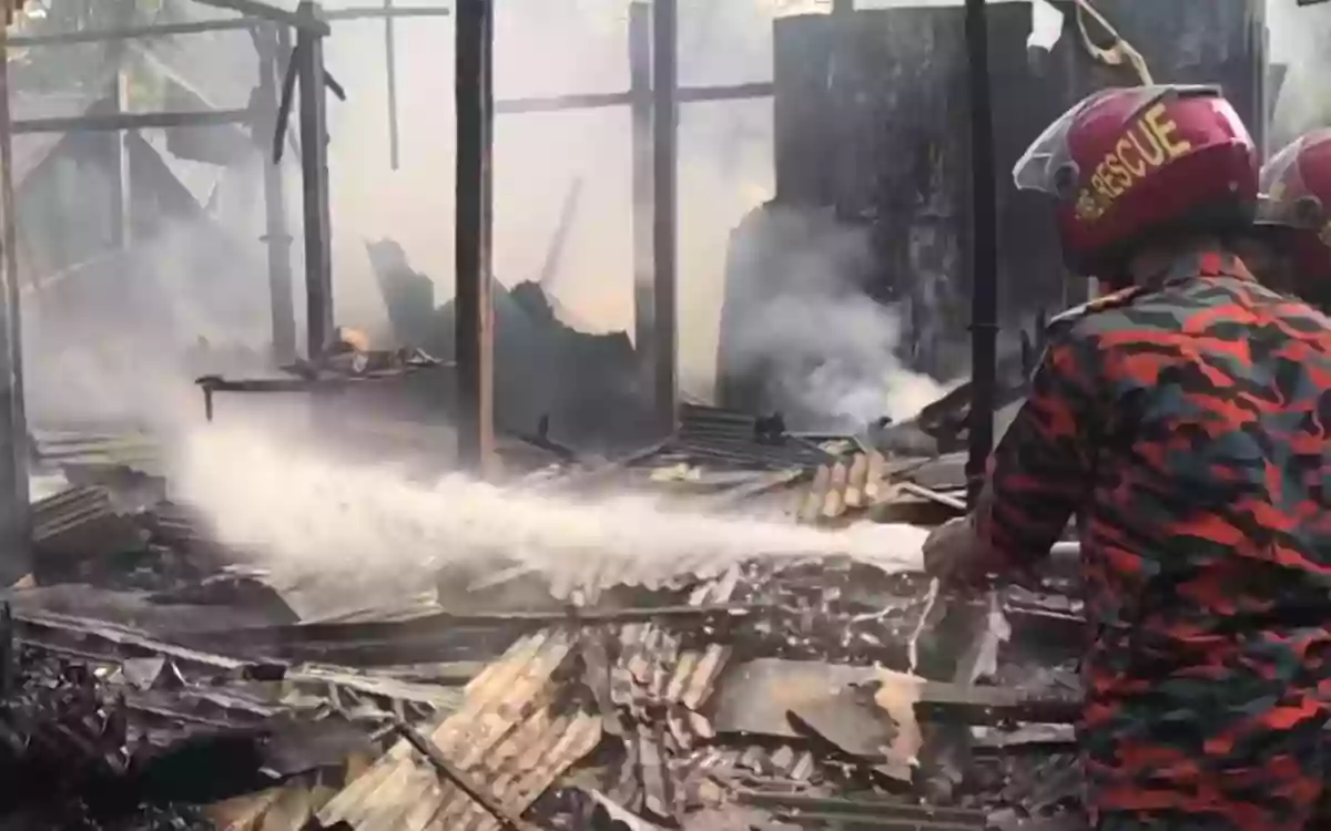 Several houses were burnt to ashes in Laksam, Comilla