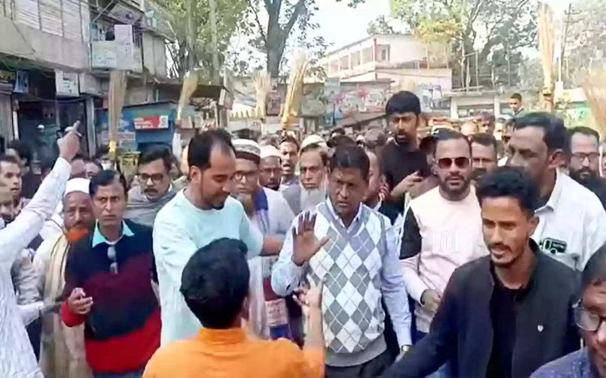 Sweeping procession of deposed leaders and activists demanding abolition of BNP committee in Brahmanbaria.