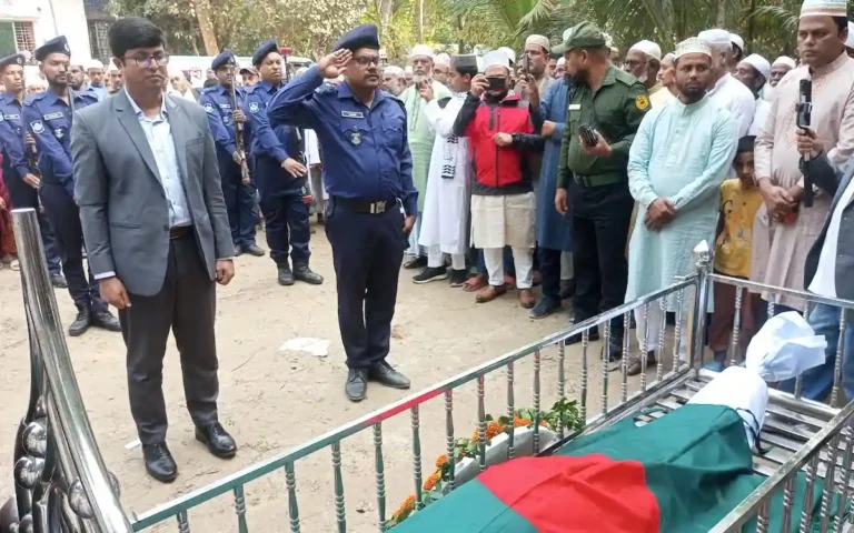 ব্রাহ্মণপাড়ায় রাষ্ট্রীয় মর্যাদায় বীর মুক্তিযোদ্ধা রশিদ মুন্সির দাফন সম্পন্ন