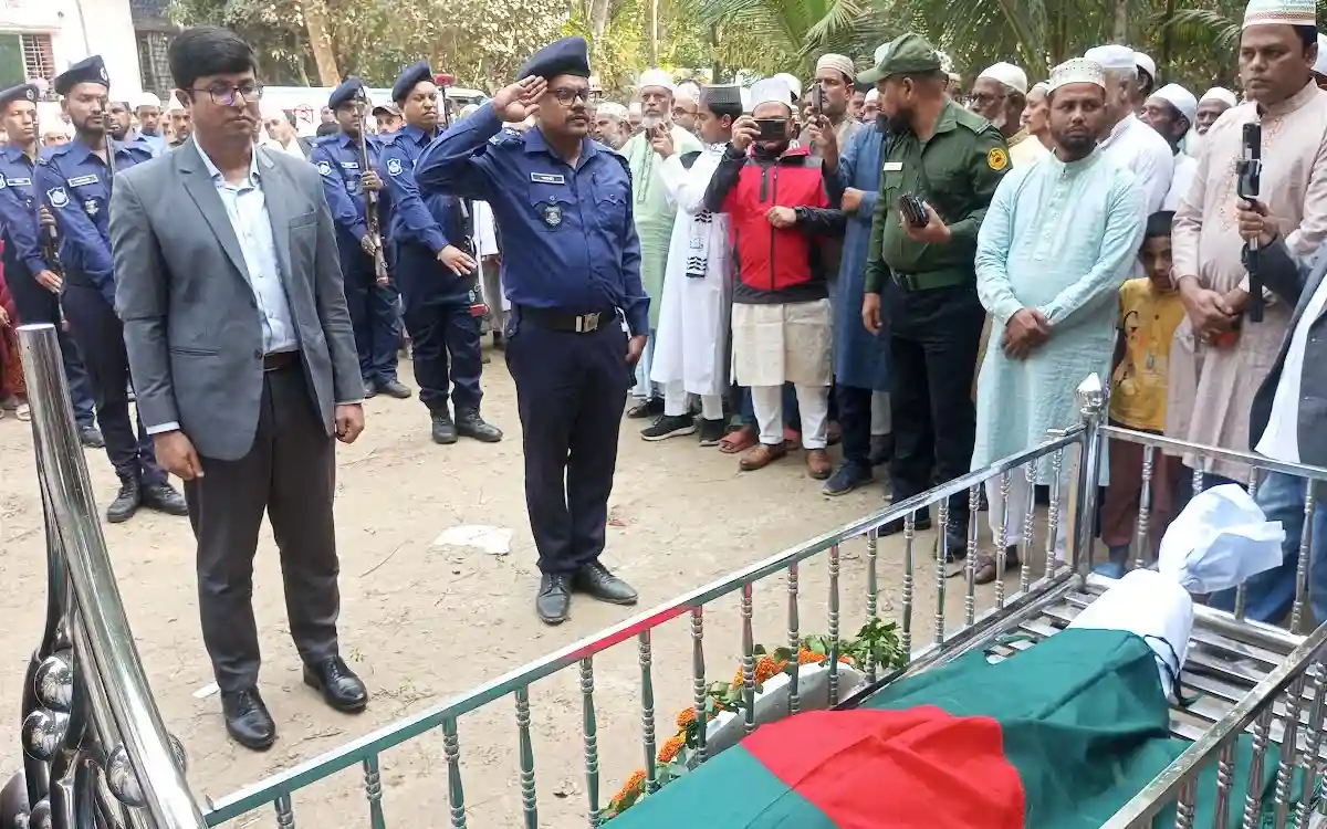 ব্রাহ্মণপাড়ায় রাষ্ট্রীয় মর্যাদায় বীর মুক্তিযোদ্ধা রশিদ মুন্সির দাফন সম্পন্ন