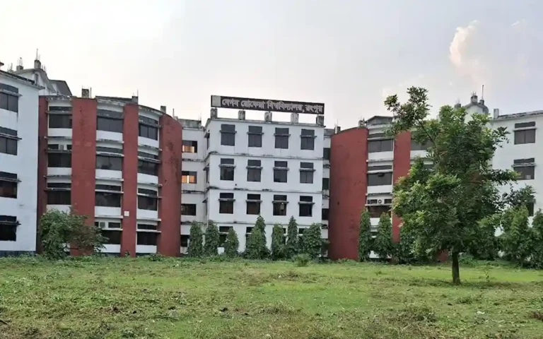 ভালোবাসা দিবসে বেগম রোকেয়া বিশ্ববিদ্যালয়ে বহিরাগত প্রবেশ নিষেধ